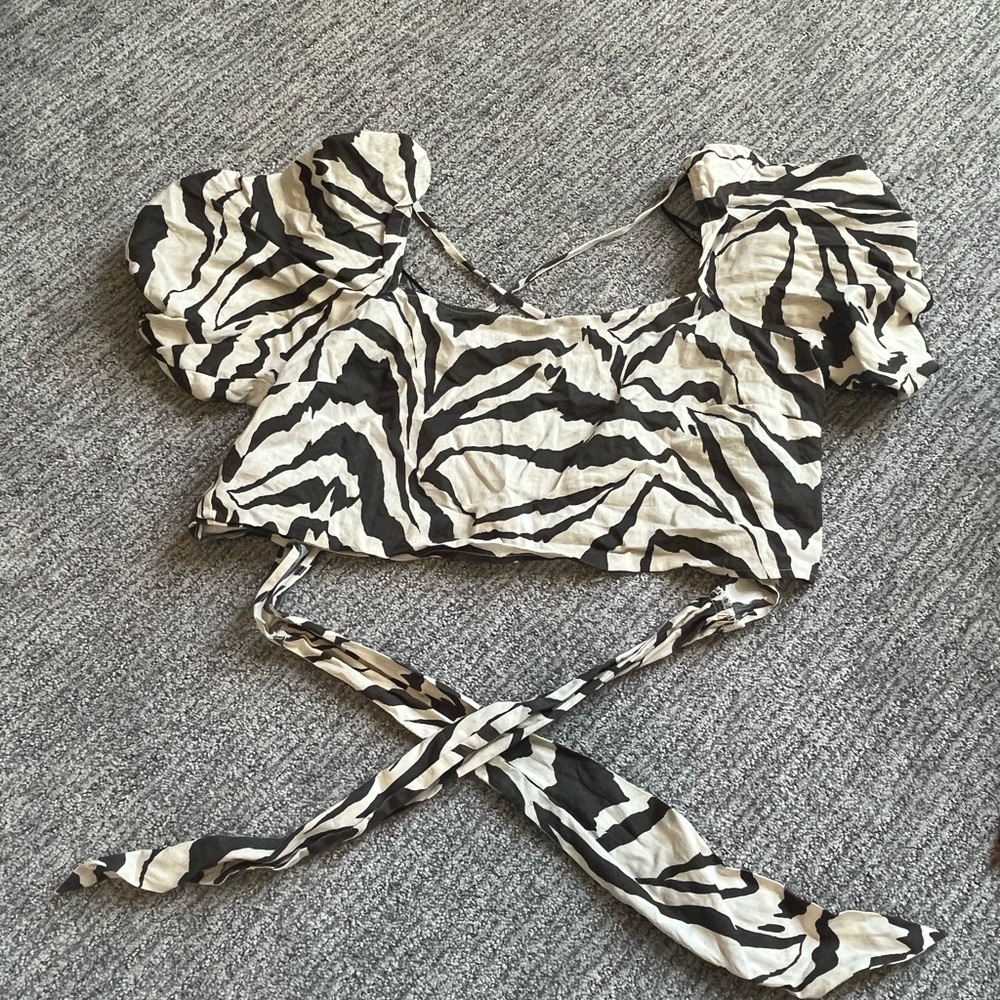 H&M cropped tee , open back